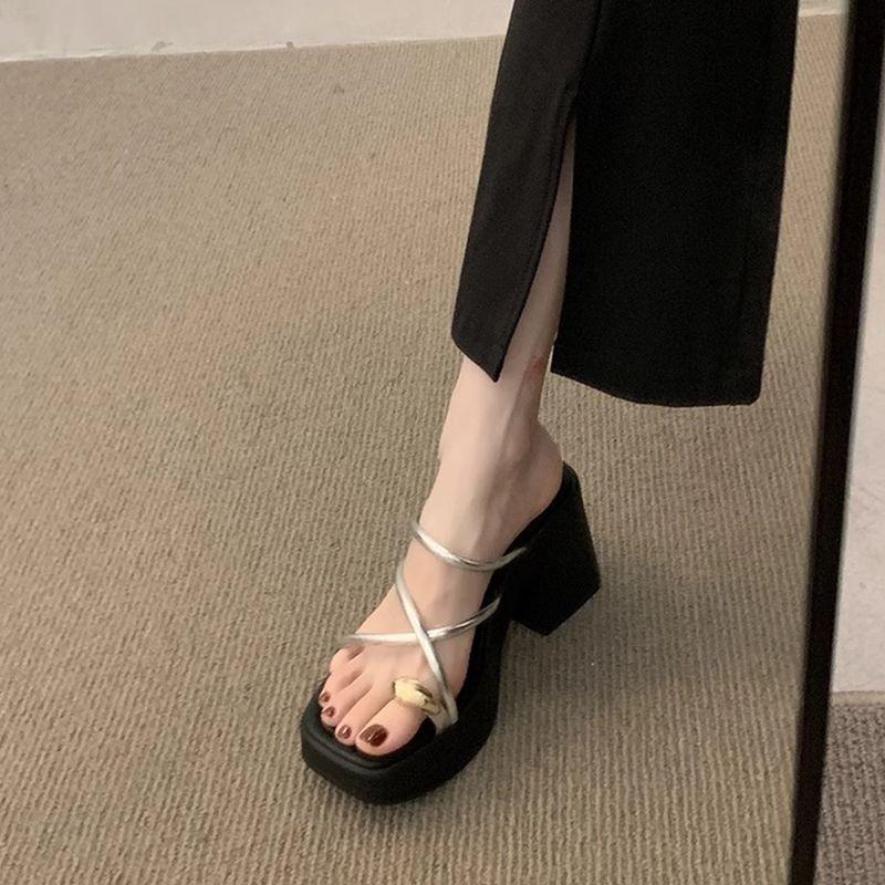 Pantoufles à talons hauts tempérament magnifique pour femmes été port extérieur à la mode nouveau haut de gamme sandales de mode à talons épais