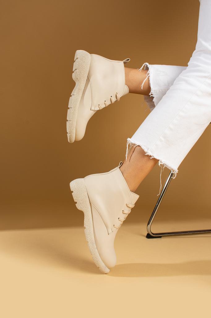 Stilvolle Damen-Schnürstiefel mit bequemer Sohle 60-1015-23Volume