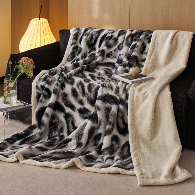 Leopard Print Flannel Throw Blanket Autumn Winter Thicken Warm Plush Blanket for Sofa Bed Queen Size Double Cozy Soft Comforter
