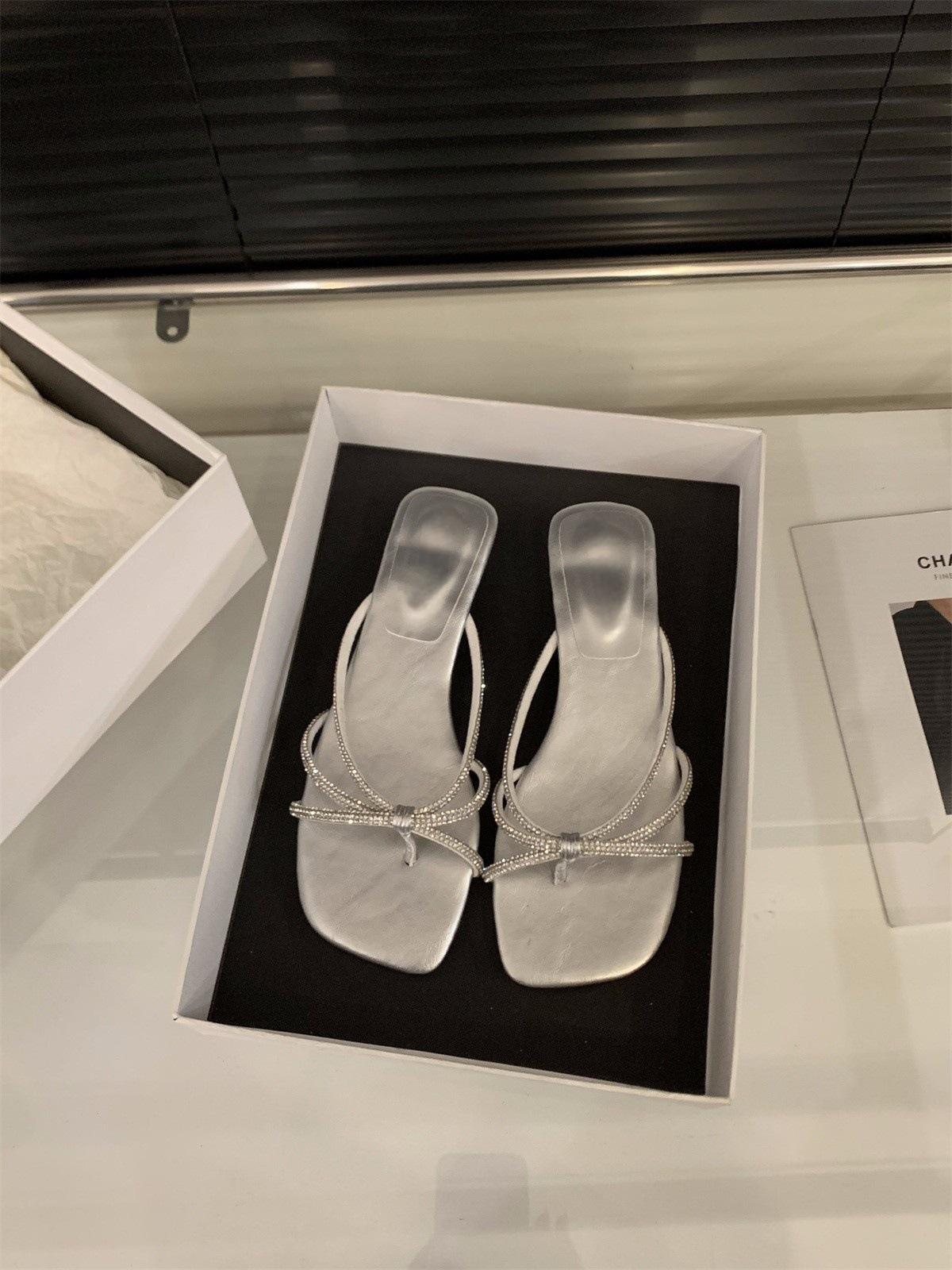 

Coarse heel temperament silver rhinestone toe slippers women s shoes wear 2025 new summer French sandals 40