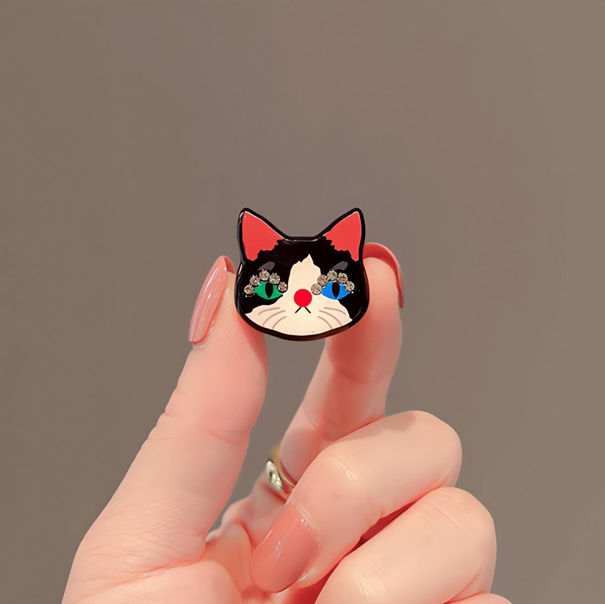 

Маленькая брошь-кошка, булавка для свитера, аксессуар, чувство дизайна, пальто с инкрустацией бриллиантами, вырез горловины, корсаж чёрный