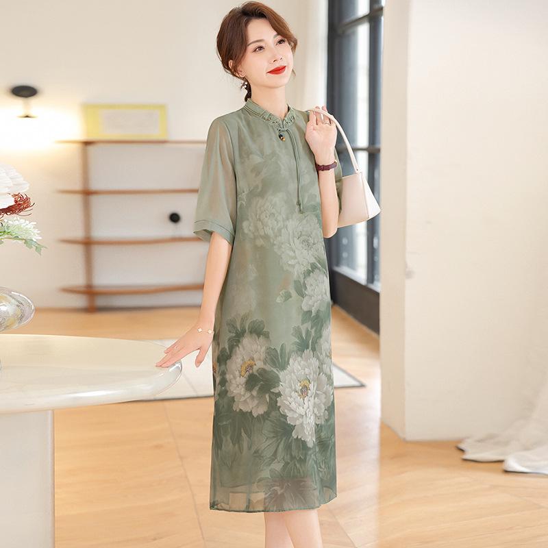 Mom's Stylish 2026 Summer Chinese Qipao Dress: Modern Short-Sleeved Chiffon for Middle-Aged & Elderly Women