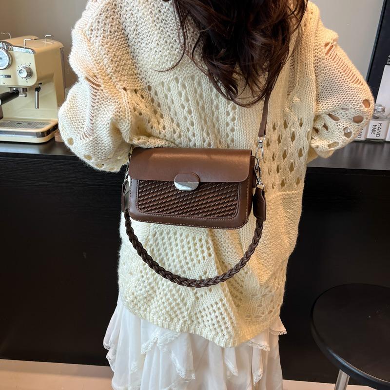Fashion texture small square bag women's autumn new simple solid color commuter shoulder messenger bag