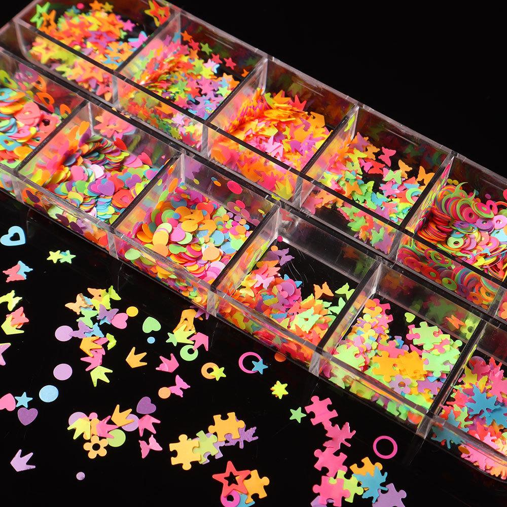 

Huancai Блестящие блестки для ногтей, хлопья, 12 сеток/коробка, смешанные наклейки для дизайна ногтей, самоклеящиеся блестящие звездные хлопья для дизайна ногтей, аксессуары для украшения