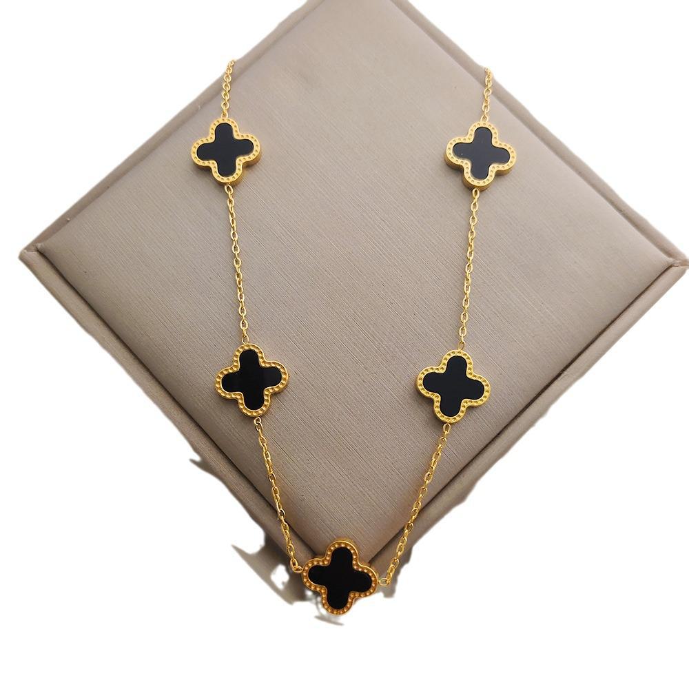 Hochwertige Halskette aus Titanstahl mit vierblättrigem Kleeblatt – lichtechtes Accessoire