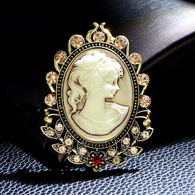New Beauty Head Embossed Brooch 20 Styles Available Classic Fashion Pin Wedding Party Jewelry Pearl Rhinestone Material