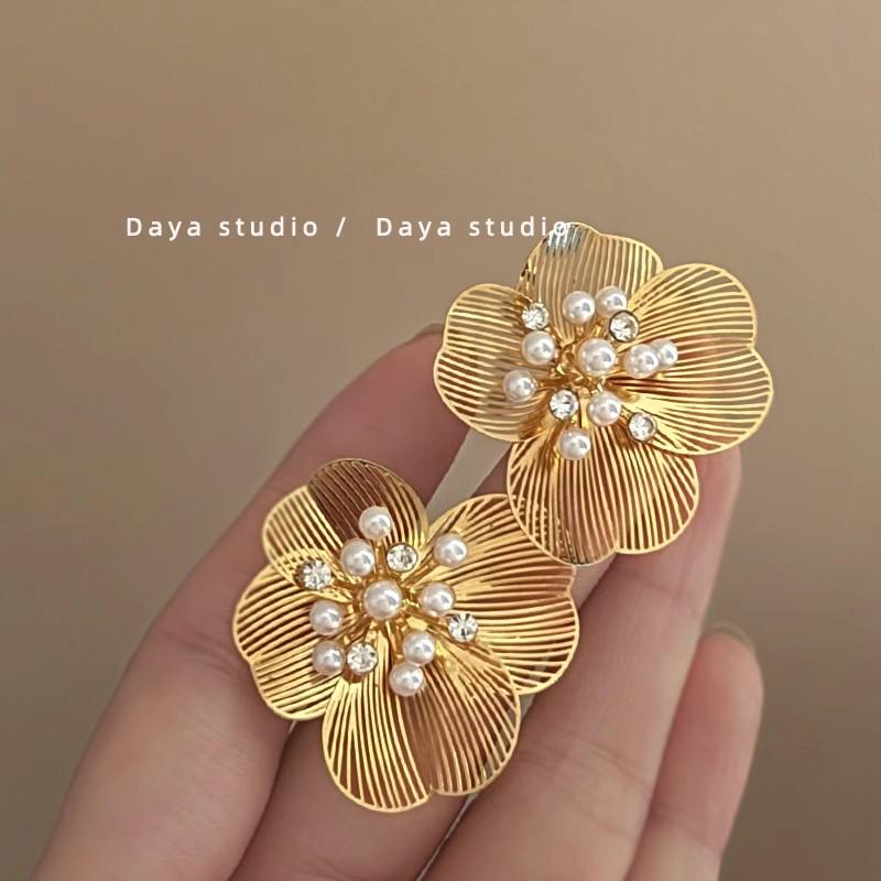 

Серьги-пусеты «Летний курортный стиль Мори Сладкий лепесток 2025»