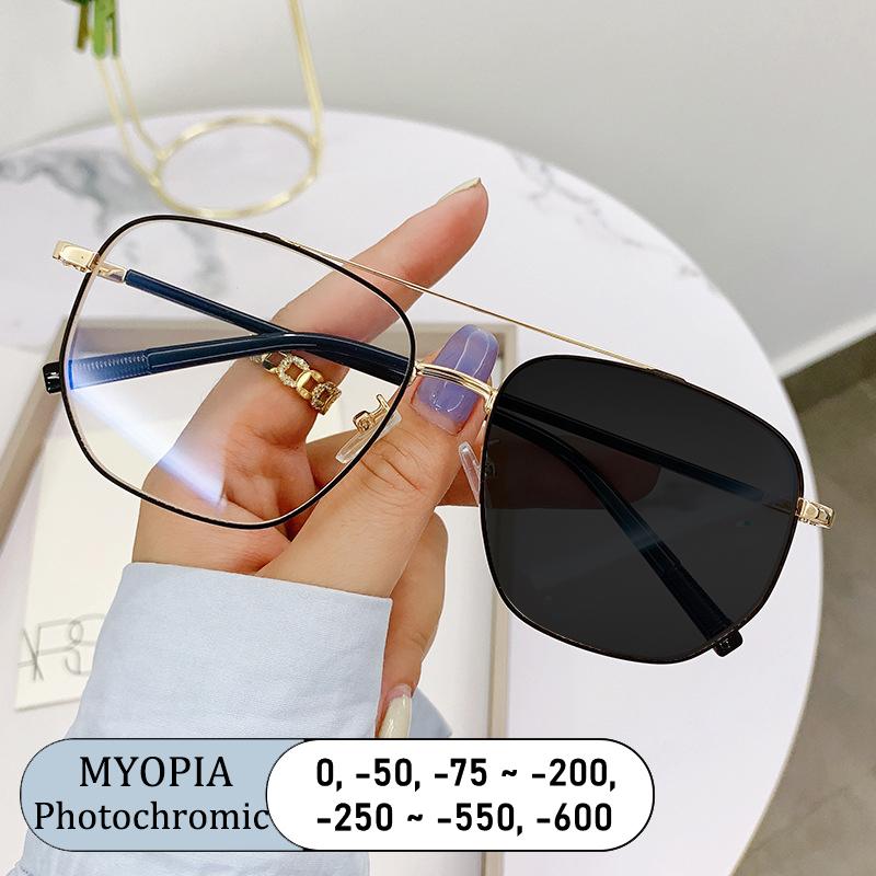 New Brand Myopia Glasses Women Oversized Alloy Frame Blue Light Blocking Photochromic Eyeglasses for Men and Women