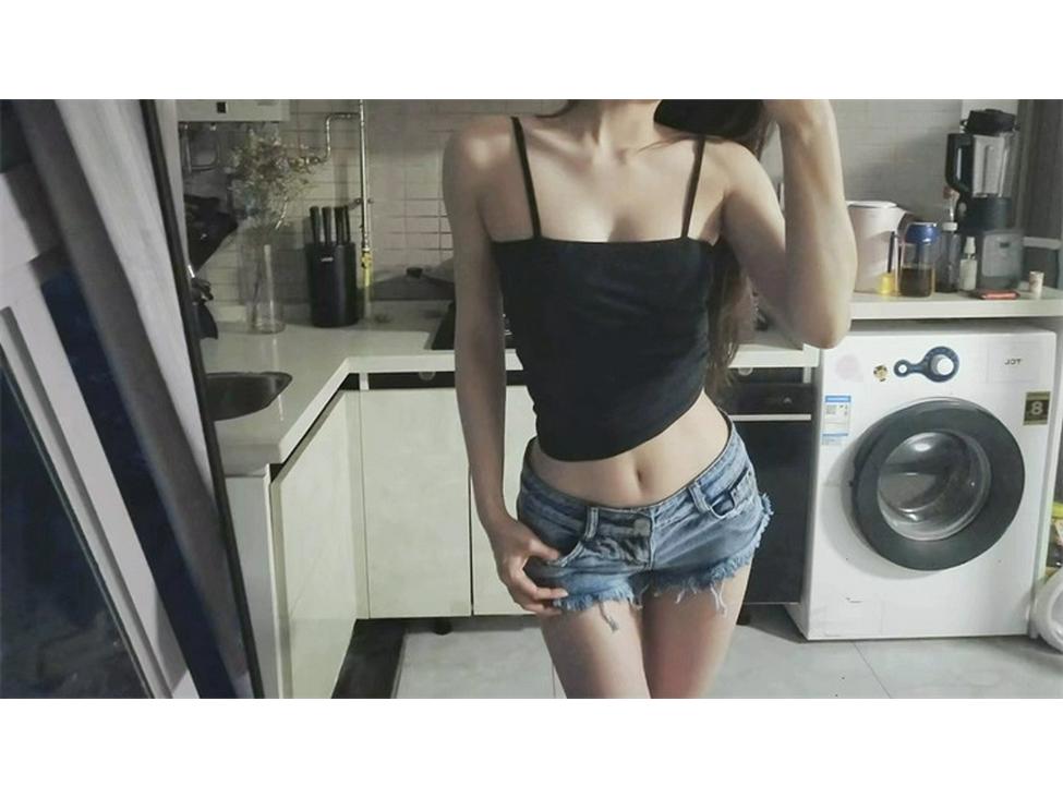 Shorts in Denim Tagliati a Vita Bassa Millennial Blue da Donna