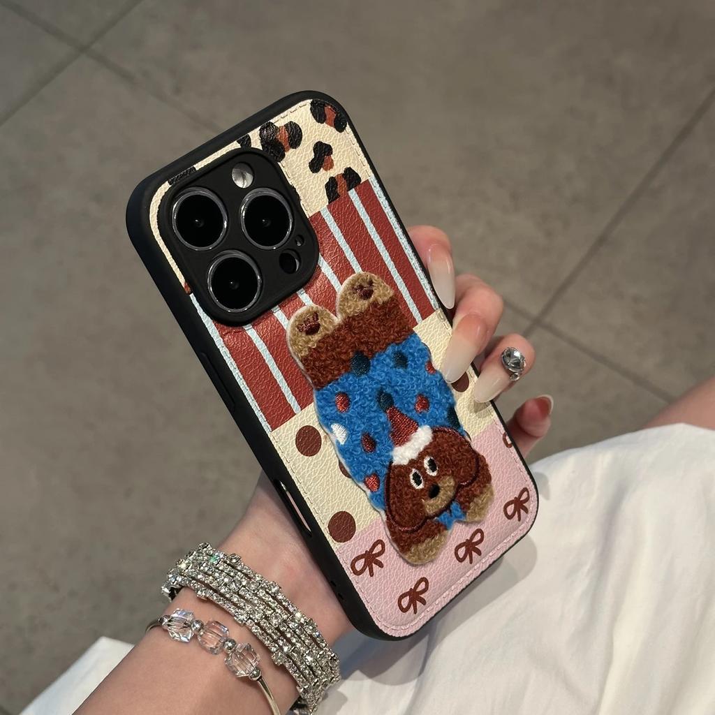 Autumn and winter three-dimensional embroidery lying down animals suitable for Apple 16/17Promax mobile phone case IP15Pro candy air cushion