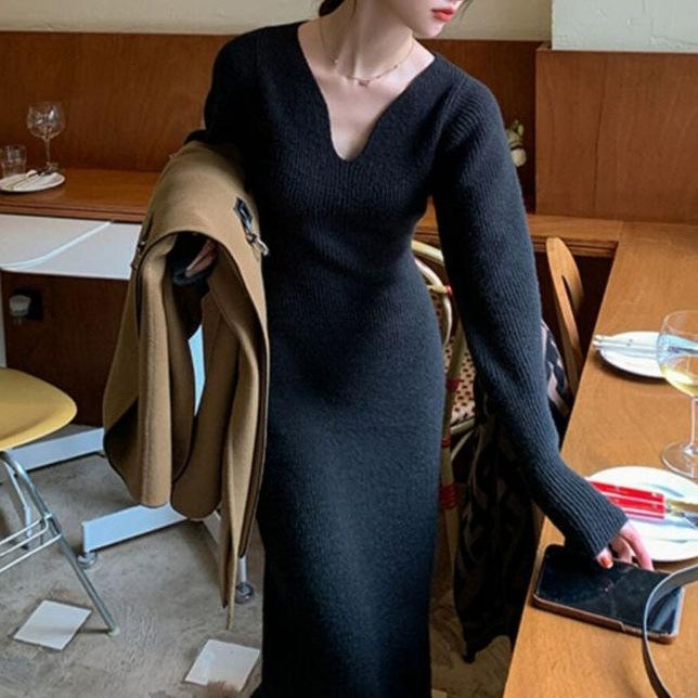 Women s High-End French Wool V-Neck Knit Dress - Elegant Slim Fit for 2025 Autumn/Winter Medium