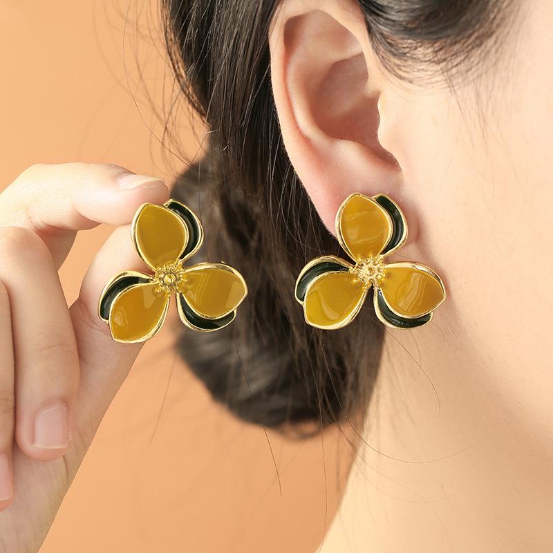 Hot Sale Korean Design Black Oil Dripping Flower Earrings