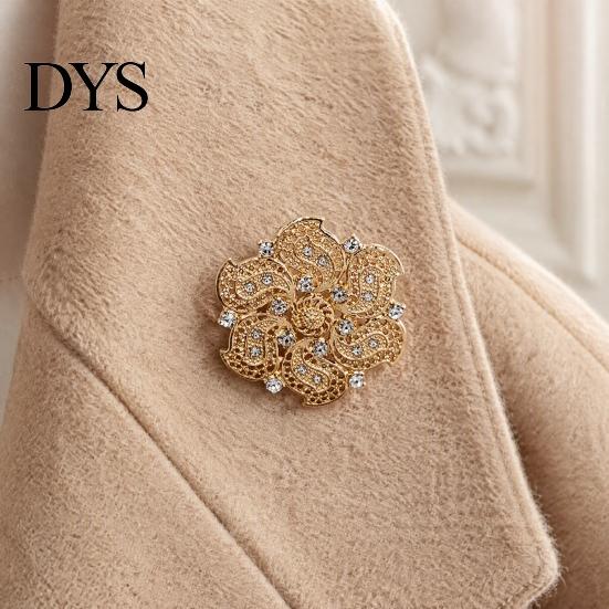 Retro Floral Clothing Accessories Rhinstone Flower Brooch for Women Golden Plated Alloy Vintage Lapel Pin Jewelry Wedding Party Prom Bag Embellishment