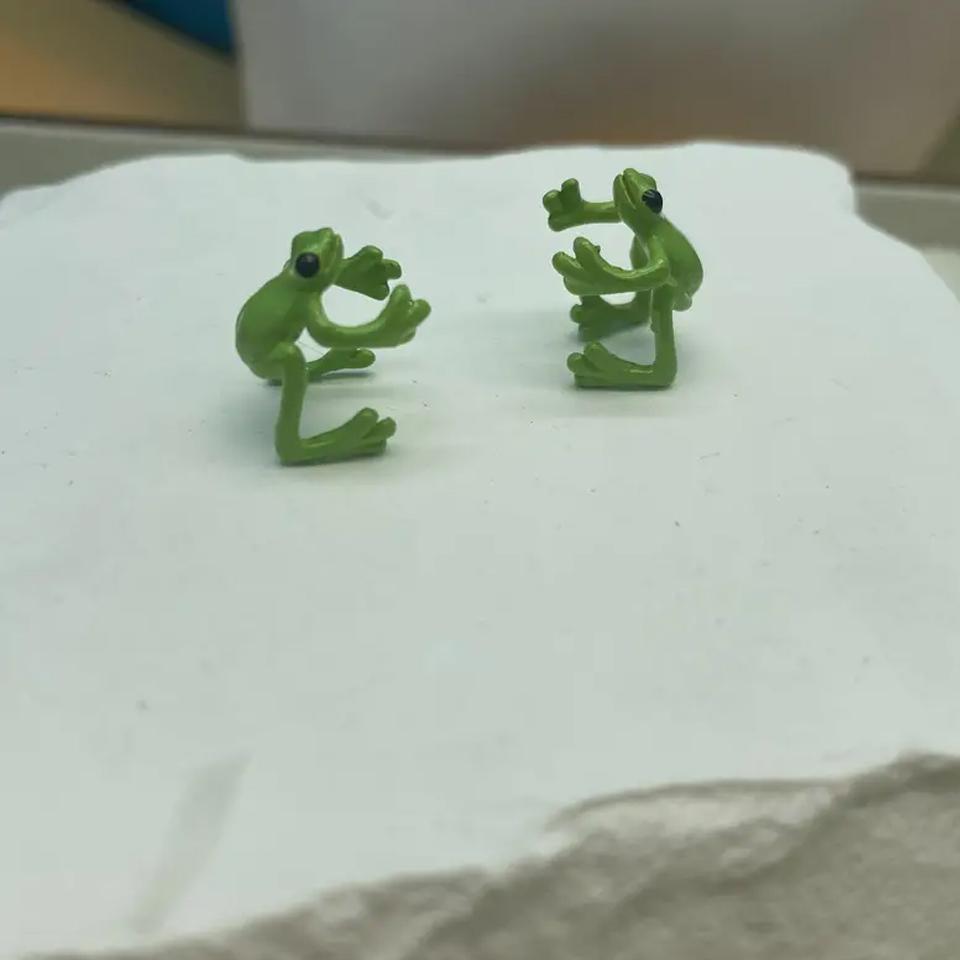 2pcs Fashionable And Creative Cute Frog Ear Clip For Women, Fashionable Green Insect Non Perforated Earring Accessory Gift.