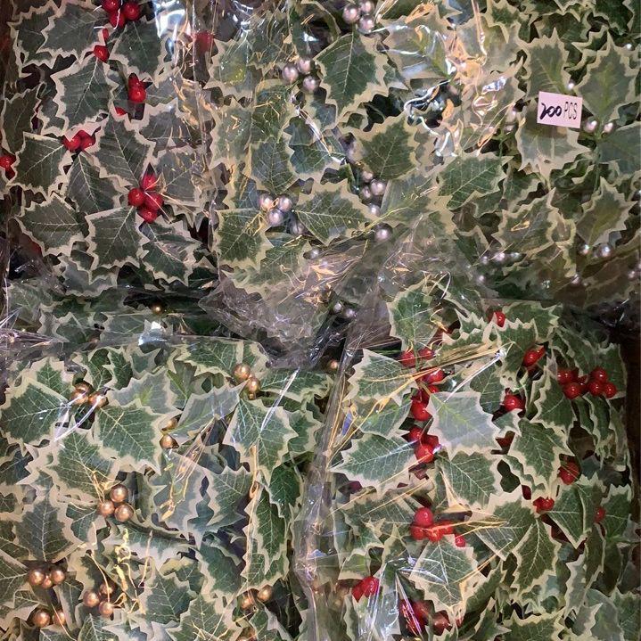 Holiday Leaves and Red Berries Christmas Tree Ornaments - Festive Vine Accessories