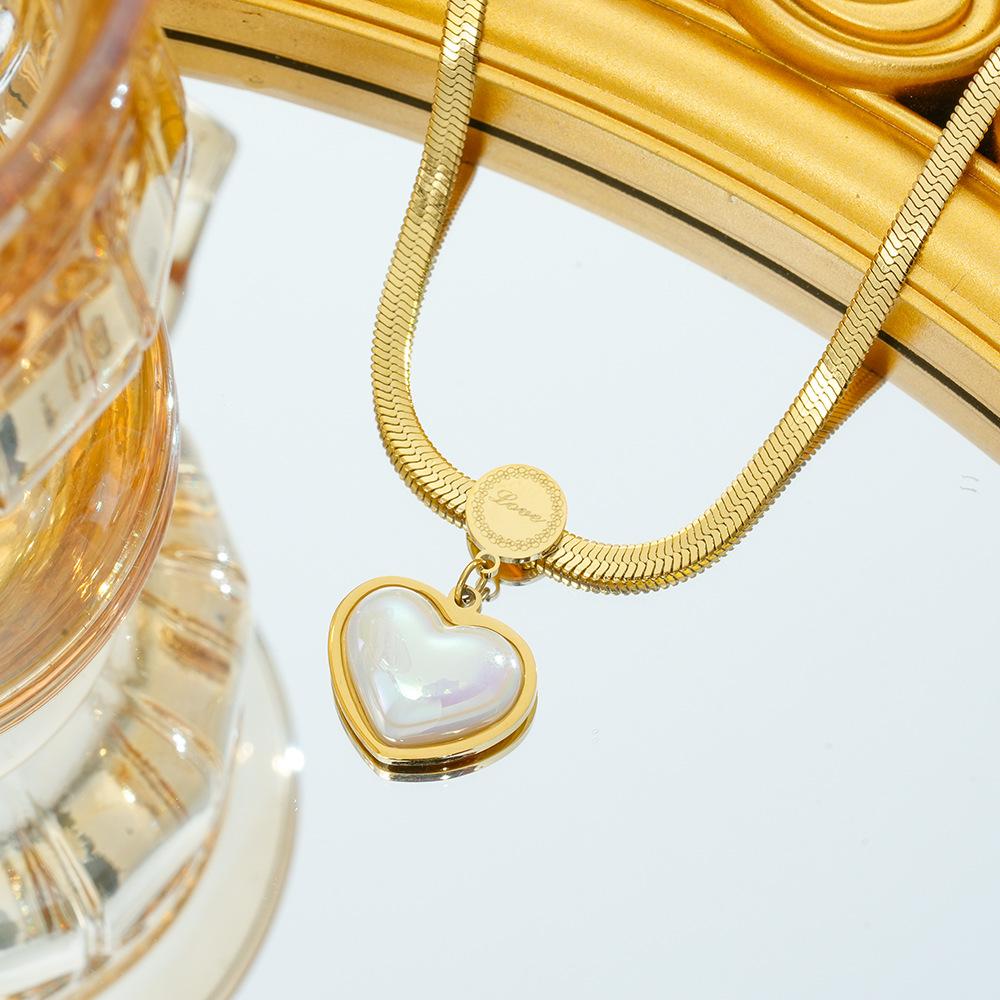 Hot Selling Necklaces for Women's Love High-end Light Luxury Jewelry Collarbone Chain