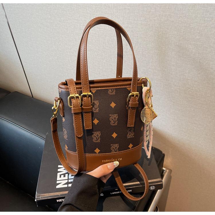 Cartoon Bear Print Portable Small Bag Female 2025 Spring Niche Design Oblique Span Bucket Bag