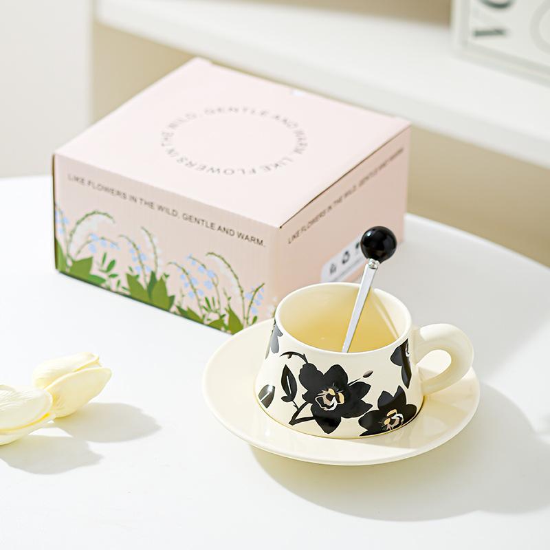 

Креативный офисный работник Послеобеденный чай Кофейная чашка Блюдце Набор Керамическая чашка Высокий класс Чувство Новоселье Свадьба Носки Подарок Чашка 300ml