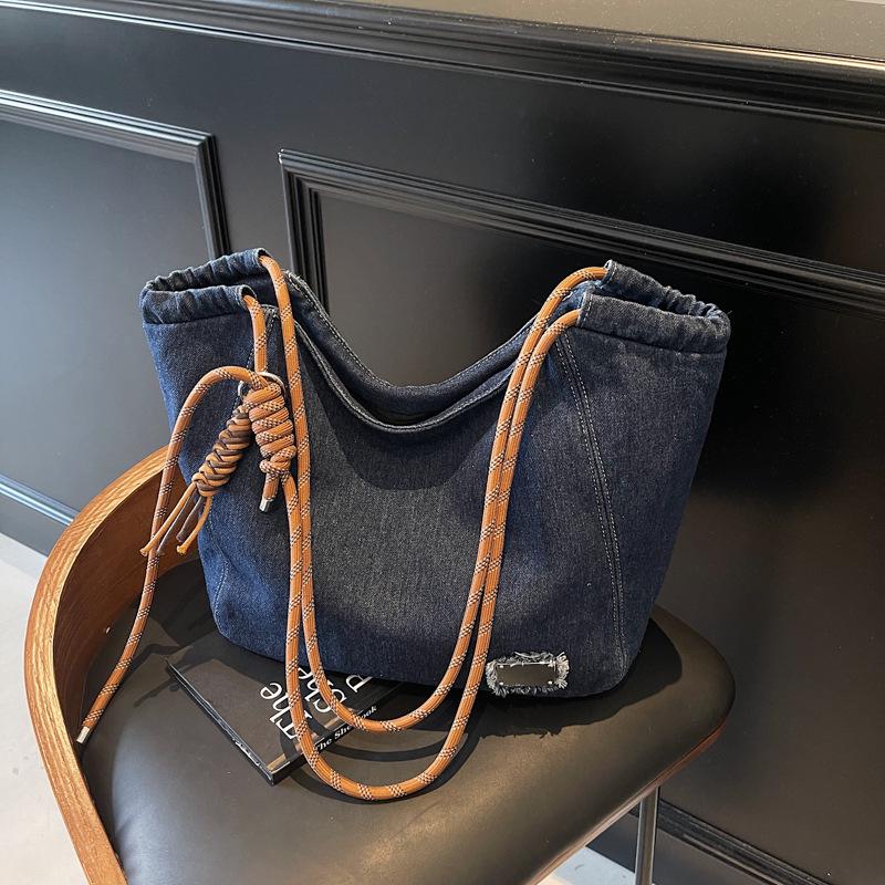 Γυναικεία Τσάντα Crossbody Tote από Τζιν Μεγάλης Χωρητικότητας – Μοντέρνα, Ευέλικτη, Απλό Σχέδιο