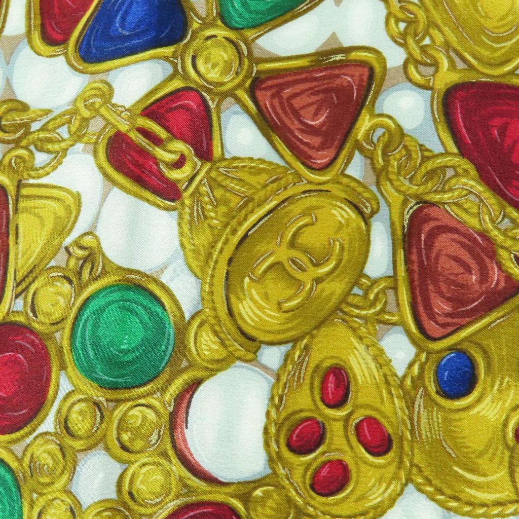 Ausgezeichnetes CHANEL-Tuch Gripoa COCO-Marke durchgehendes Muster mehrfarbige Seide Gebraucht