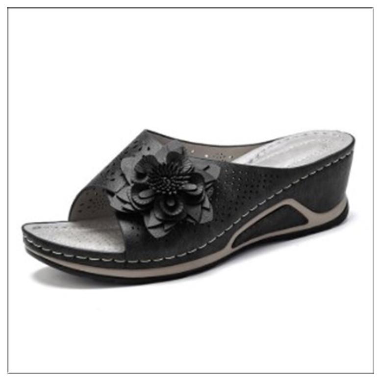 Summer and Autumn New European and American Large-size Wedge Heel Casual Flower Wear One-word Cool Slippers Wholesale