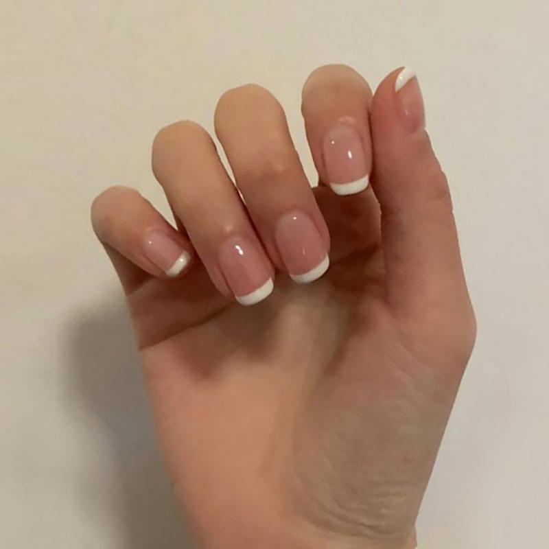 24 ks/sada Bílé francouzské nalepovací umělé nehty Plné krytí Umělé nositelné nehty Tipy pro krásu nehtů Nahé francouzské bílé umělé nehty Art