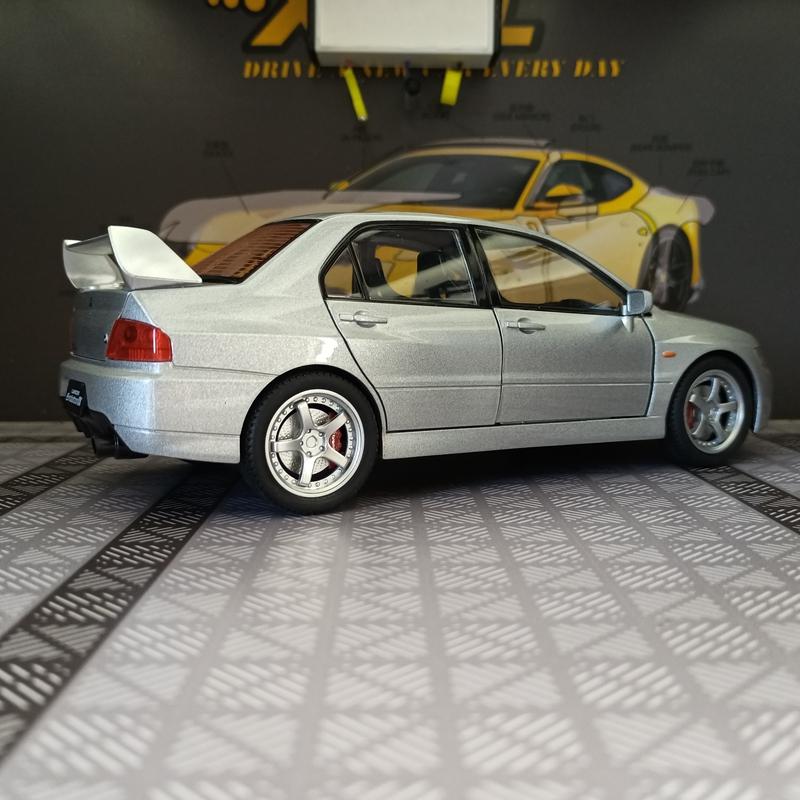 rlsh8 1:24 Mitsubishi EVO 9th generation alloy car model sound and light steering six door openable supercar ornament