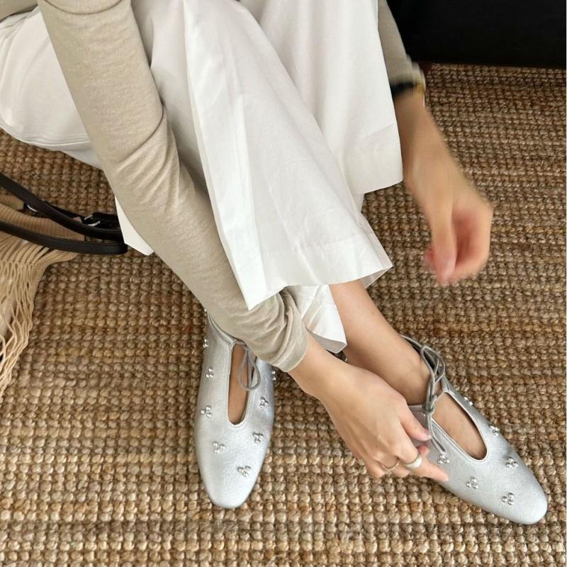 Fashion Spring Metal Rivet Decoration Shallow Mouth Ballet Flats 2025 High Quality Soft Bottom Lacing Flat Shoes Casual Comfy Shoes