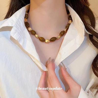 Collana Geometrica Ovale in Resina Melanoidi - Accessorio di Moda Versatile di Alta Gamma per Donne