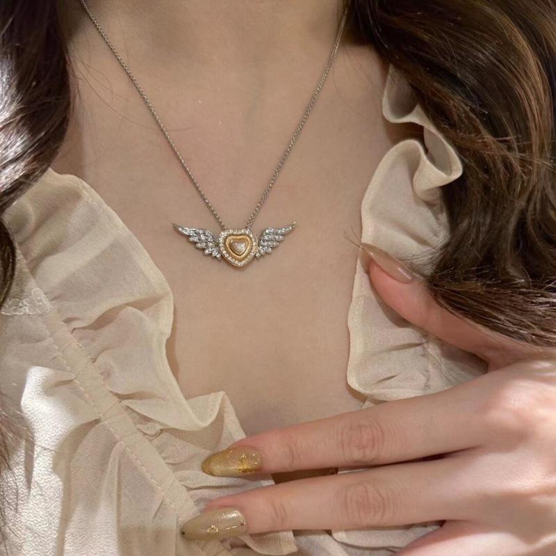 

Romantic High-End Studded Diamond Fritillaria Heart-Shaped Wings Necklace Earrings For Women Luxurious Retro Design Jewelry Sets