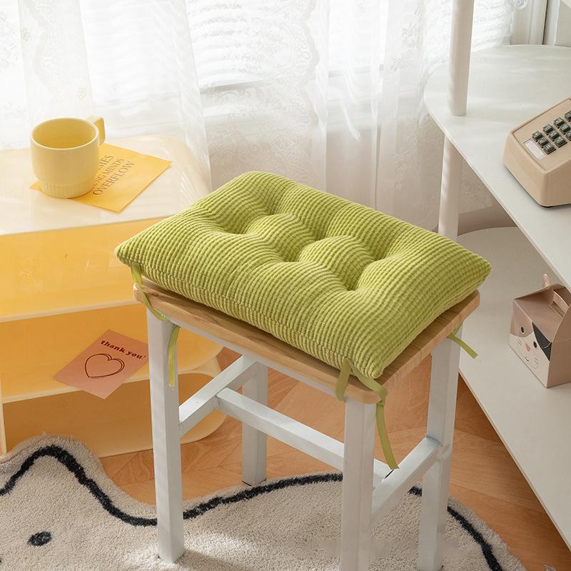 Однотонная утолщенная кукурузная косточка с девятью иголками плюшевая для студентов офисная с длинным сидением мягкая подушка-татами зелёный 939₽