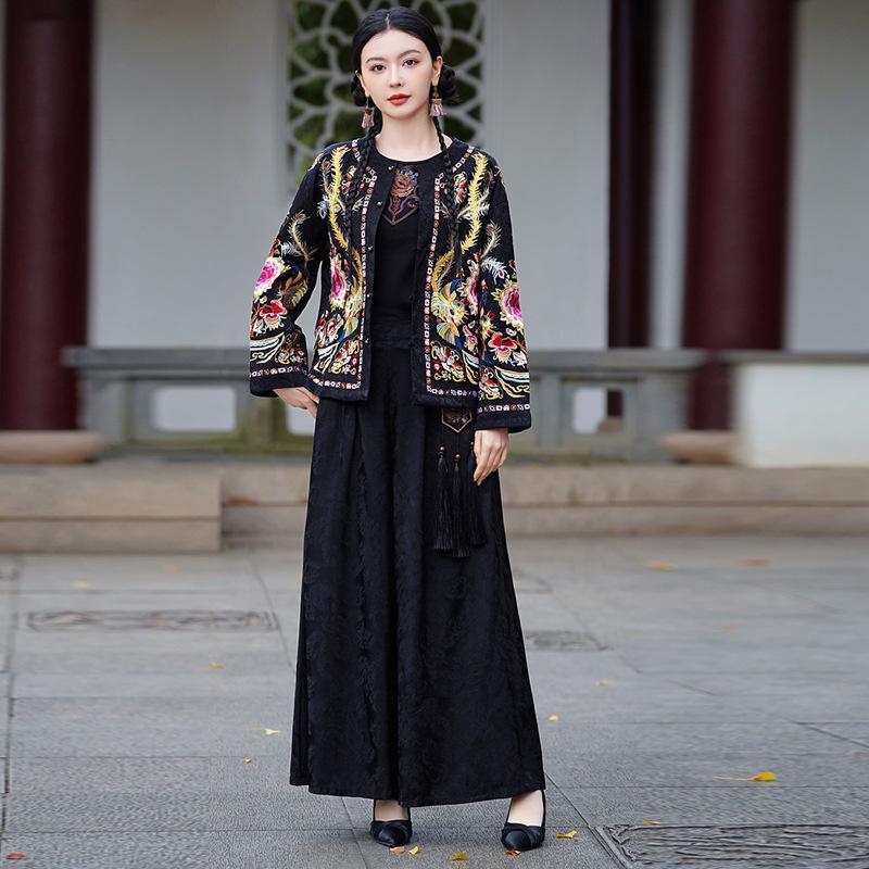 Premium Chinese Ethnic Crackle Pattern Tencel Embroidered Windbreaker for Women - Round Neck Spring/Autumn Coat