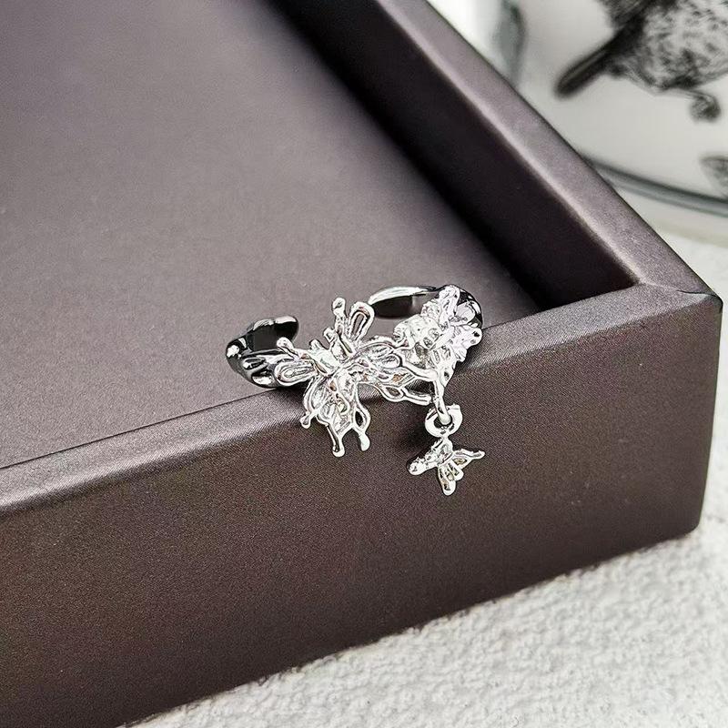 

French Tassel Small Pendant Full Of Diamonds, Zir*****Pen Ring, Women S Fashion Personality, Light Luxury, Advanced Sense, Index Finger Ring. Adjustable opening