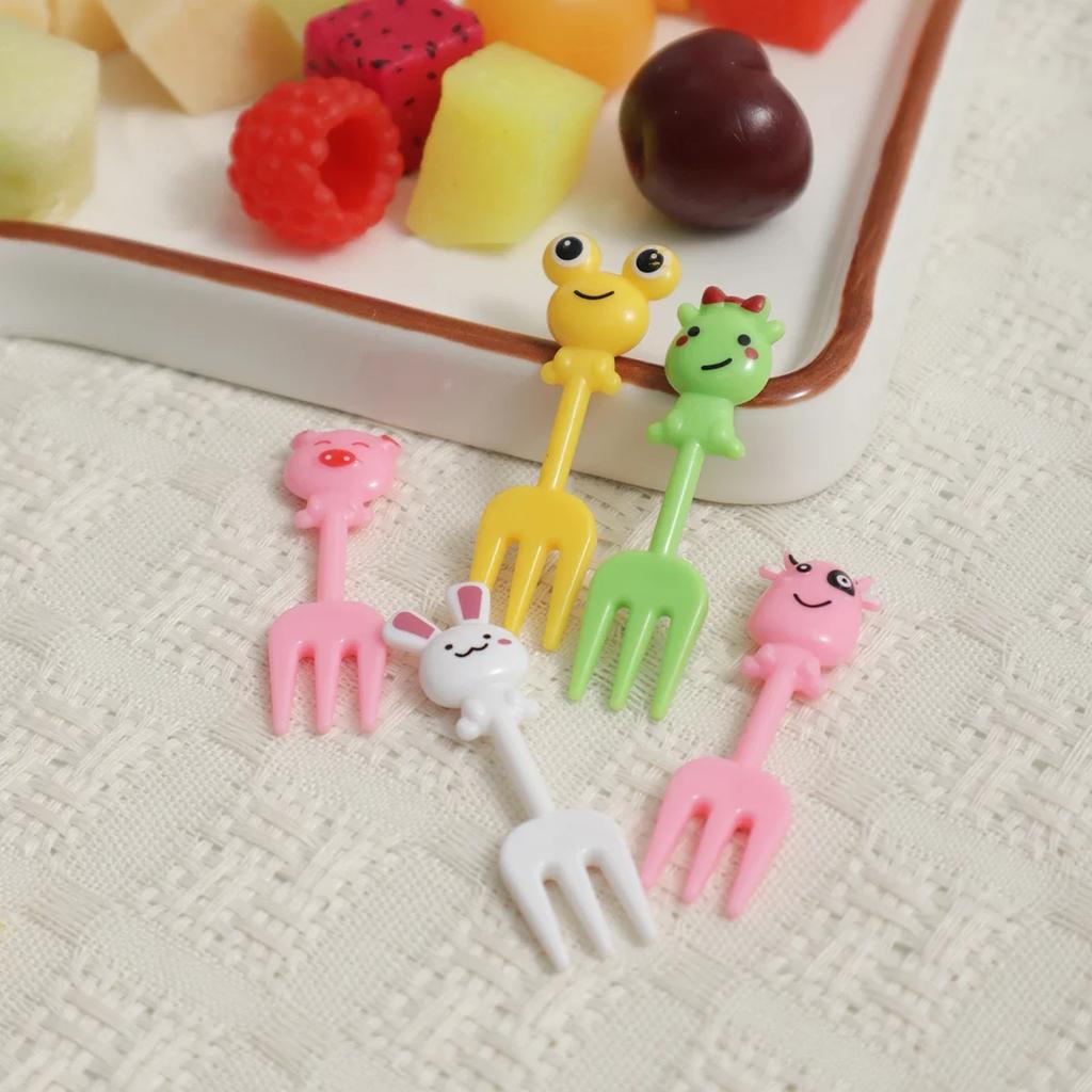 10pcs - Animal Fruit Fork Color Random Reusable Fruit Fork Creative Cute Plastic Fruit Fork Set Bento Label
