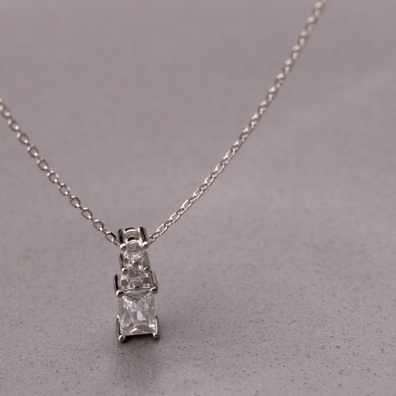 Luxury Square Diamond Fragrant Water Bottle Pendant Thin Collarbone Necklace Cool Style New Decoration