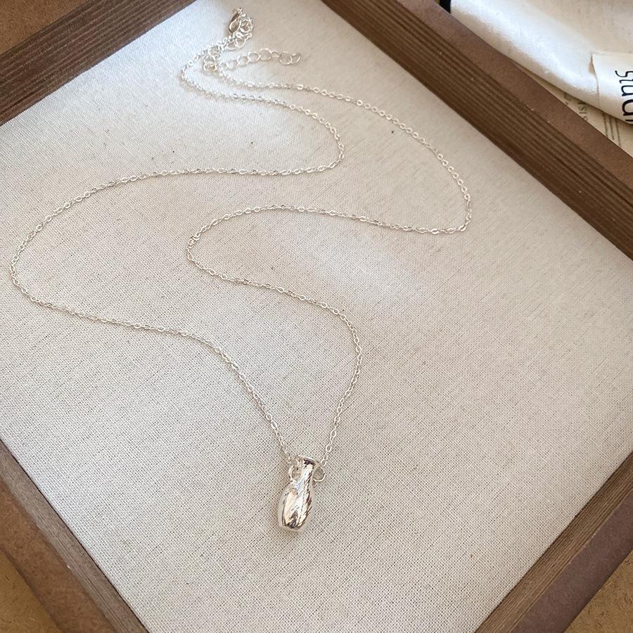 Retro Irregular Bow & Heart Tassel Necklace - Cool Versatile Clavicle Chain for Autumn & Winter