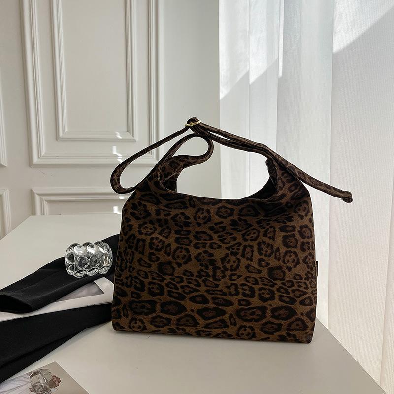 

Замшевая сумка с леопардовым принтом женская большой вместимости новая осенне-зимняя матовая ретро сумка-мессенджер сумка-тоут