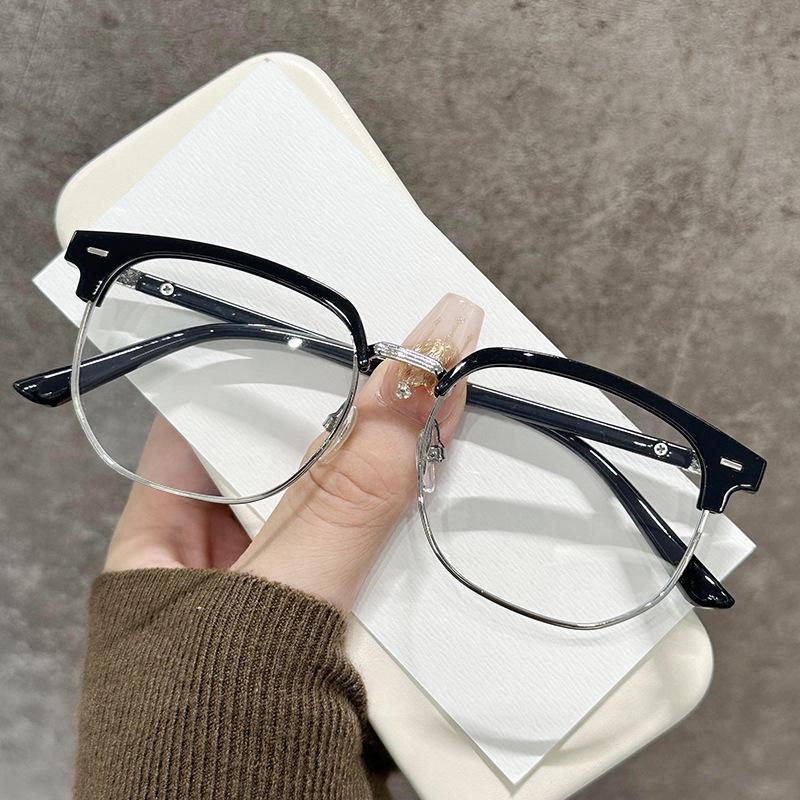 Schicke halbgerahmte Damen-Sehstärken-Brille mit Farbwechsel, Myopie-Brille mit Blaulichtfilter & Retro-Design