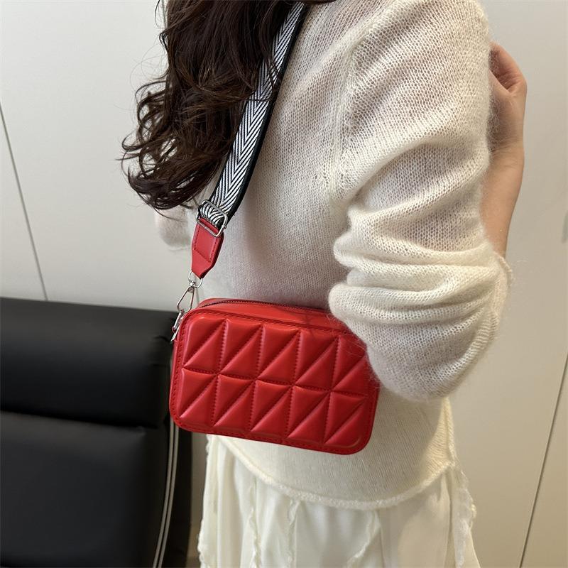 Summer new fashion casual diamond wide shoulder strap trend versatile simple shoulder messenger bag