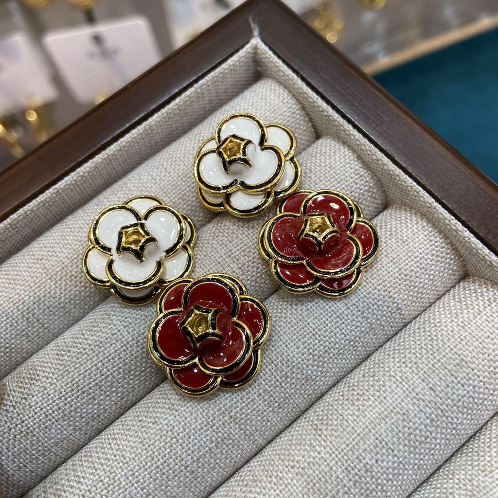 Xiaoxiangfeng Dripping Oil White Camellia Stud Earrings Temperament Retro Court Style Earrings Women'S French Elegant Earrings
