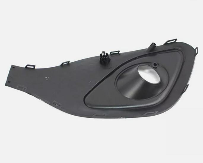 Mercedes-Benz W247 GLA200 Przedni Zderzak Krata Ramka Światła Przeciwmgielnego