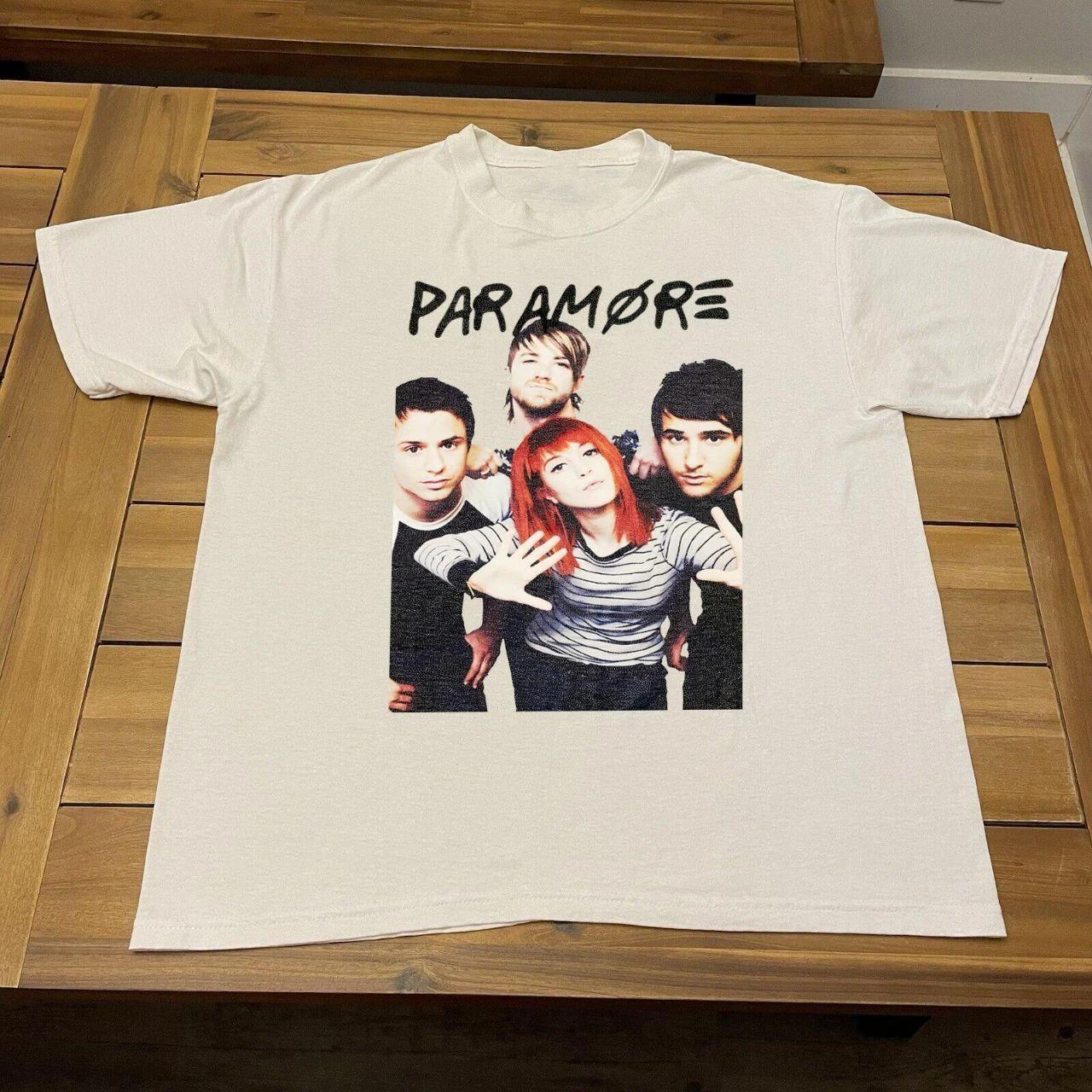 Paramore Band T Shirt L