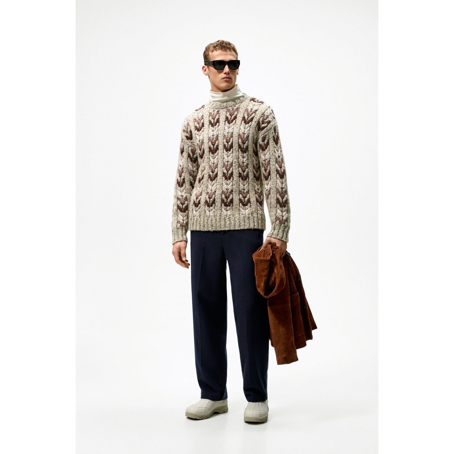 

TEXTURED CABLE-KNIT SWEATER