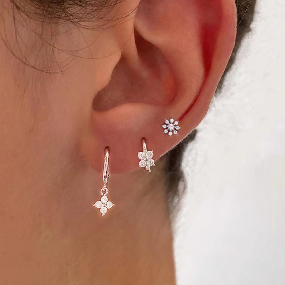 Ensemble de 3 Boucles d'Oreilles Anneau Couronne en Acier Inoxydable Couleur Argent pour Femmes Quatre Fleurs Zirconium Piercing Cartilage Boucle d'Oreille Bijoux Mode