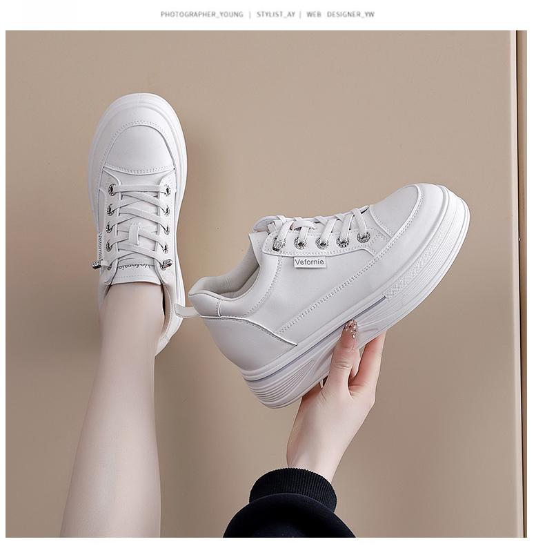 Inner Height Increasing White Shoes for Women, Comfortable and Versatile, Thick Sole, Casual Leather Surface, Sponge Cake, Small Board Shoes for Women