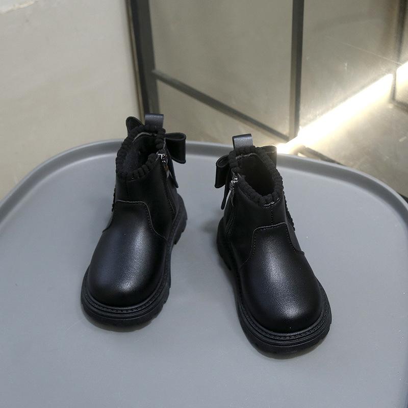 

Модные короткие ботинки для девочек 2025 новая весна и осень детские в зарубежном стиле с бантом принцесса кожаные ботинки девочки универсальные ботинки мартинсы 21-26 yards, 6 pairs in one hand