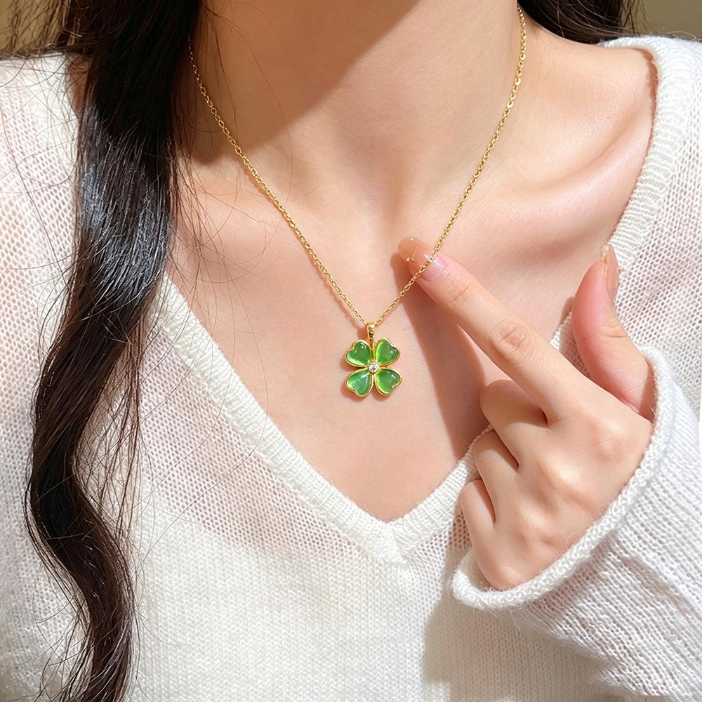 Four Heart Cat's Eye Clover Necklace: Women's Japanese-Korean Simple Luxury Clavicle Chain, Versatile Jewelry