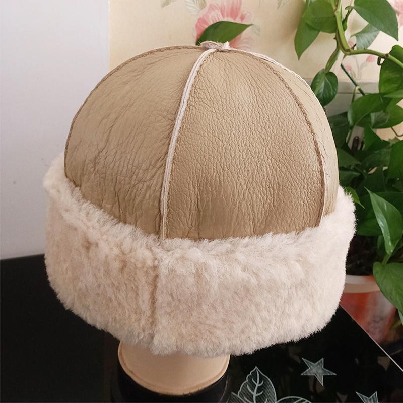 

Цельная меховая шапка ручной работы из овчины, которую хозяин дома использовал для защиты от холода и ветра зимой, а также теплые бархатные наушники one size жёлтый