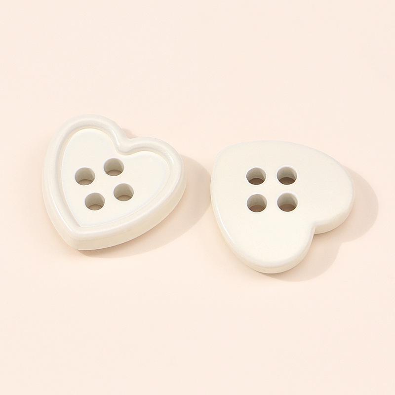 New Cute Four-Hole Heart Shaped Plastic Buttons for DIY Children's Clothing & Decoration