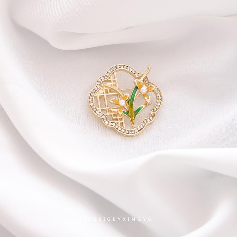 Broche Elegante de Pérola Dourada e Espiga de Trigo: Acessório Versátil e de Alta Qualidade para Mulheres